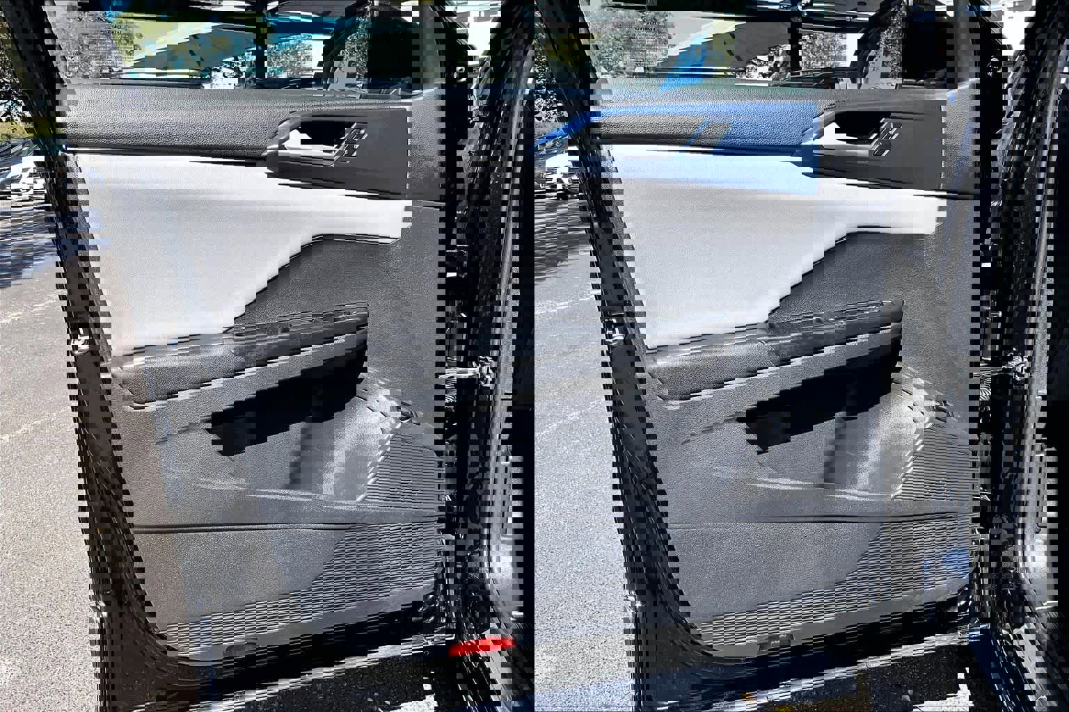 Used 2023 Volkswagen Taos SE w/ Panoramic Sunroof Package image 22