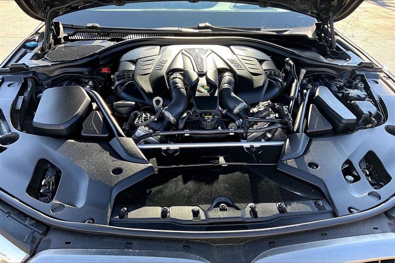 Used 2019 BMW M550i xDrive image 30