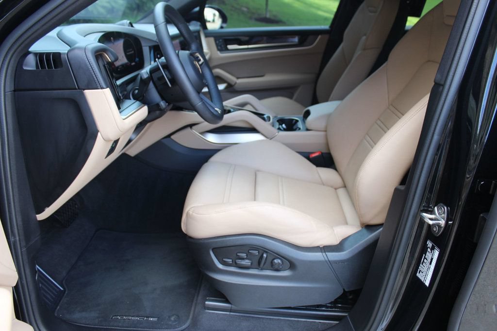 Used 2025 Porsche Cayenne Coupe AWD/4WD image 21