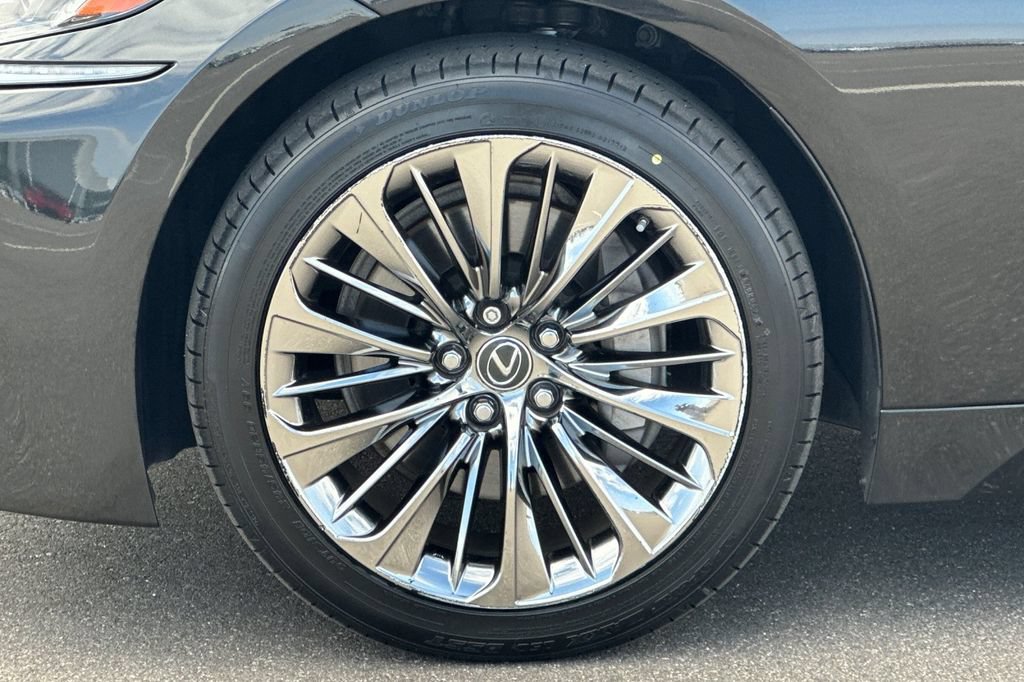 Used 2018 Lexus LS 500 w/ Luxury Package RWD image 25