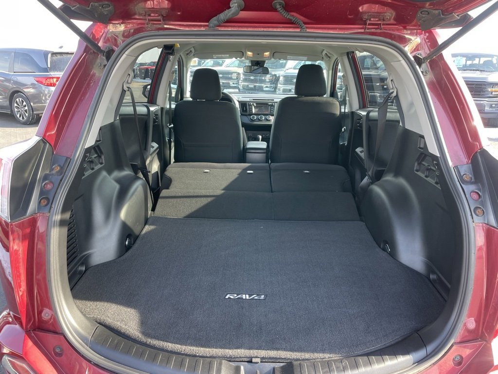 Used 2018 Toyota RAV4 LE image 28