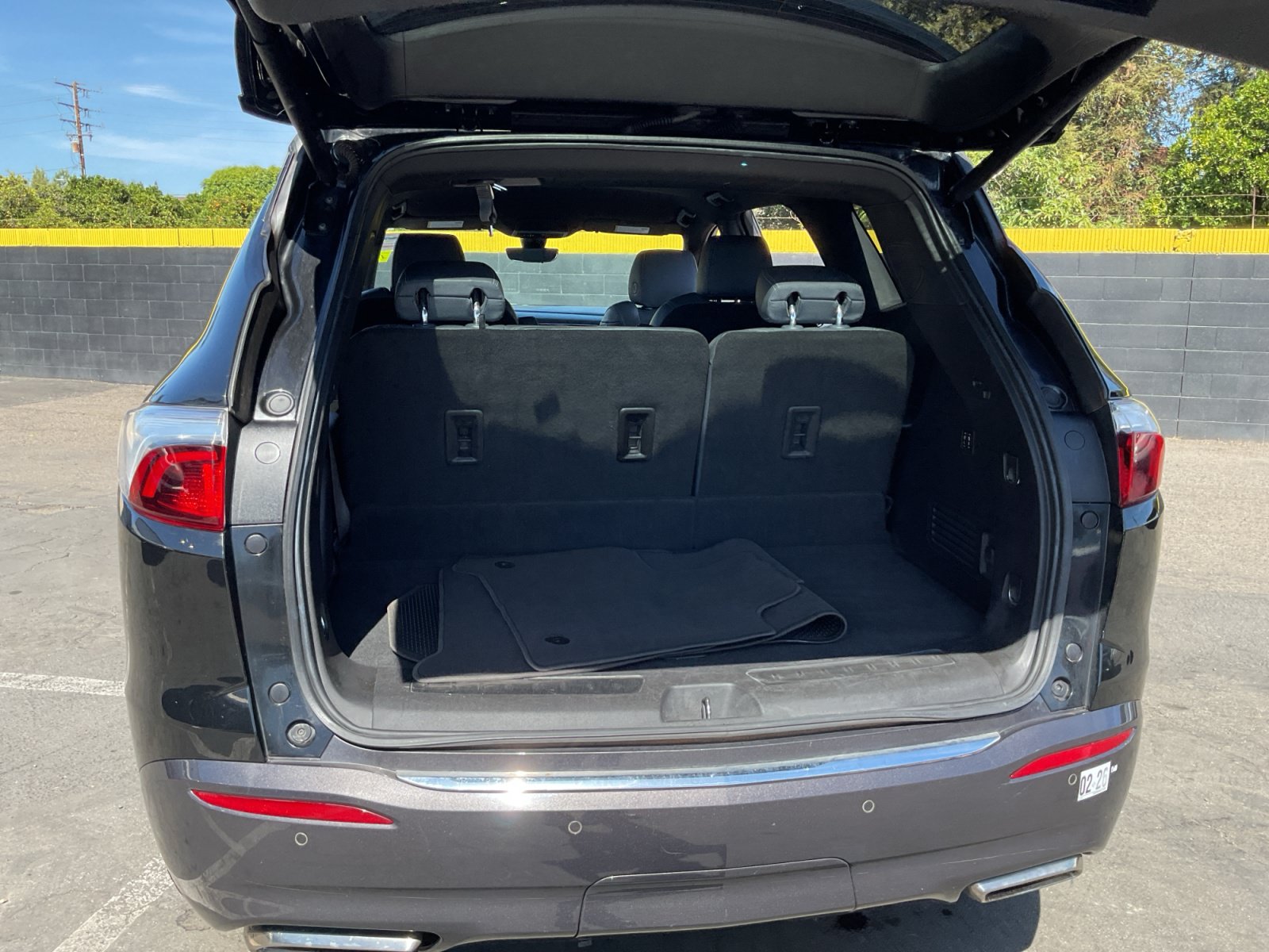 Used 2024 Buick Enclave Premium AWD/4WD image 25