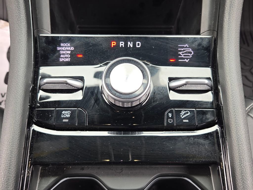 Used 2023 Jeep Grand Cherokee Overland AWD/4WD image 19