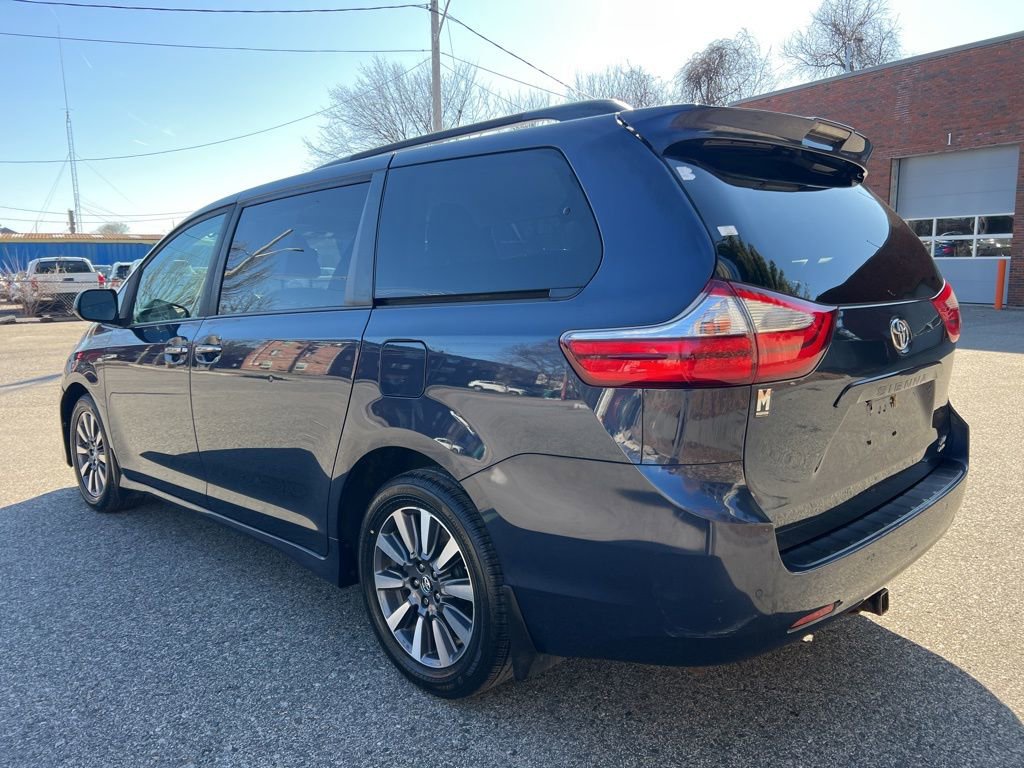 Used 2018 Toyota Sienna XLE w/ XLE Navigation Package image 3