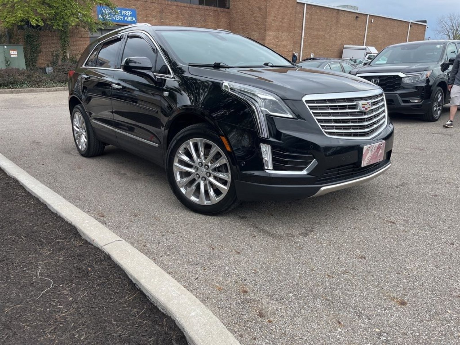 Used 2017 Cadillac XT5 Platinum w/ Driver Assist Package image 4