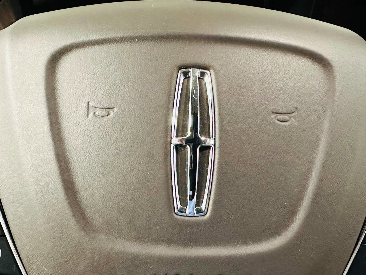 Used 2023 Lincoln Nautilus Reserve FWD image 17