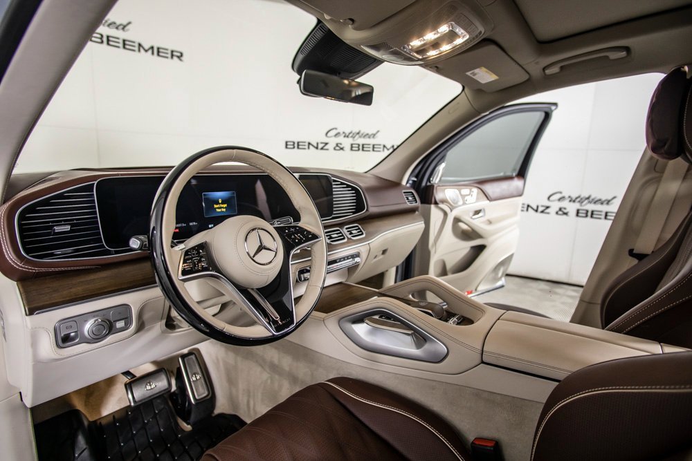Used 2025 Mercedes-Benz Maybach GLS 600 4MATIC image 31
