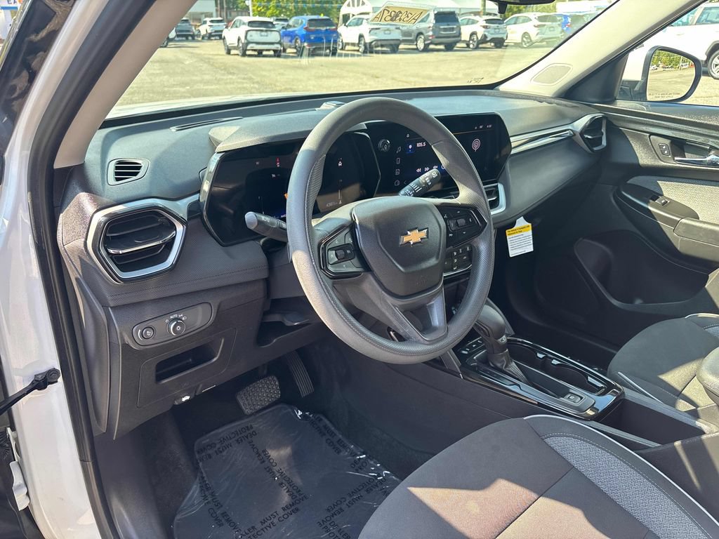 Used 2025 Chevrolet TrailBlazer LT AWD/4WD image 11