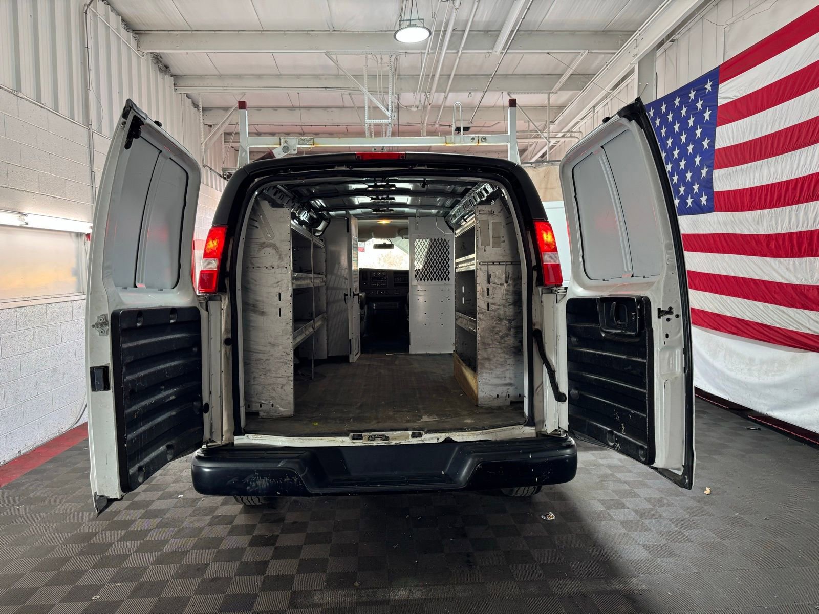 Used 2018 GMC Savana 2500 RWD image 13