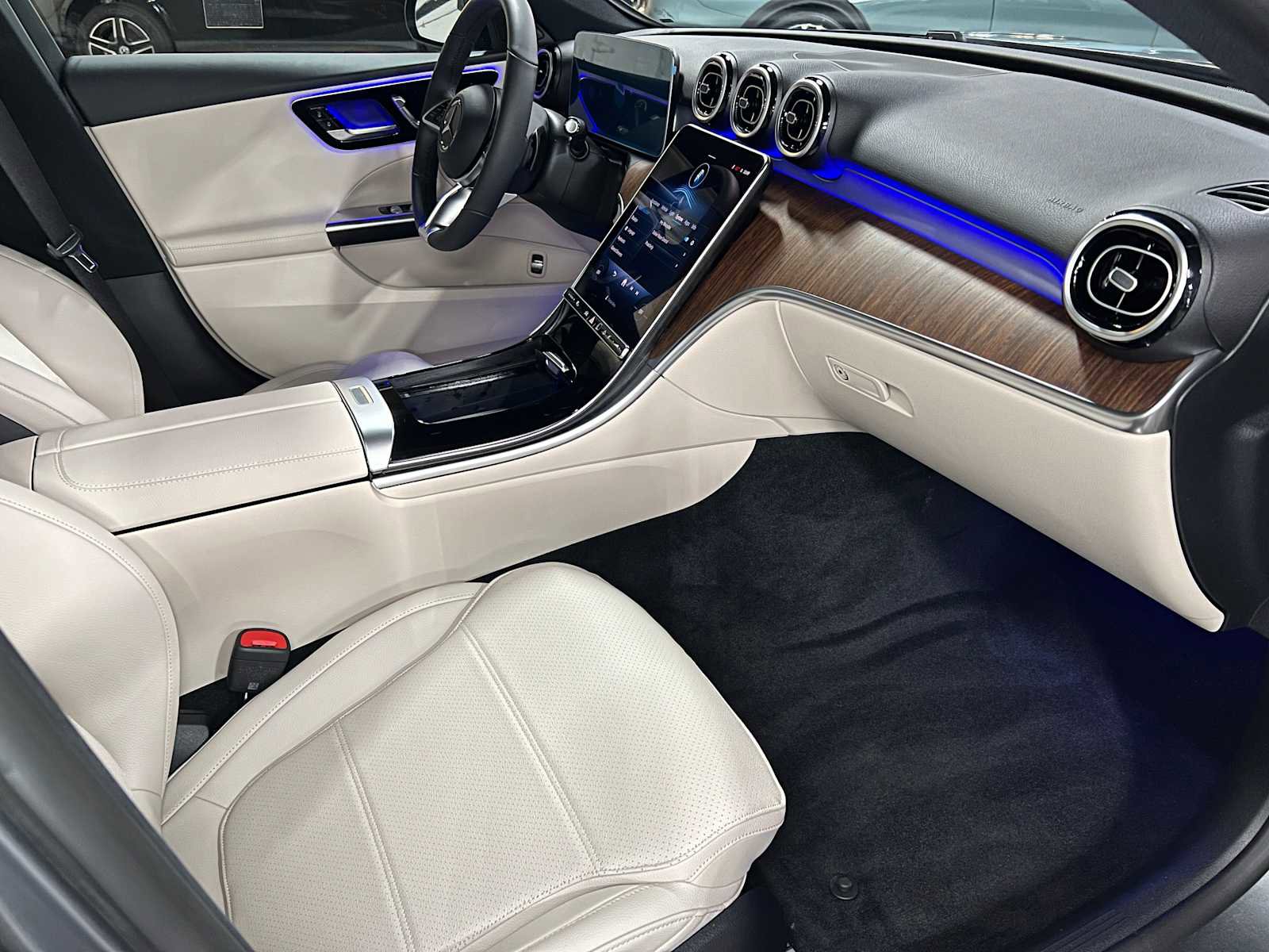 Used 2025 Mercedes-Benz C 300 4MATIC Sedan image 11