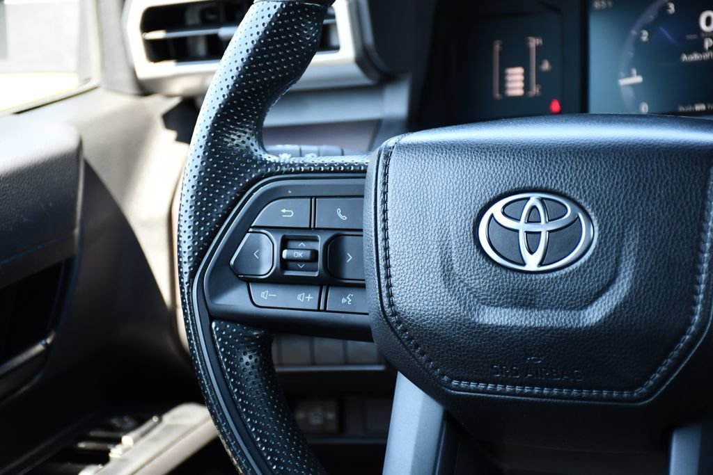 Used 2025 Toyota Tacoma SR5 AWD/4WD image 29