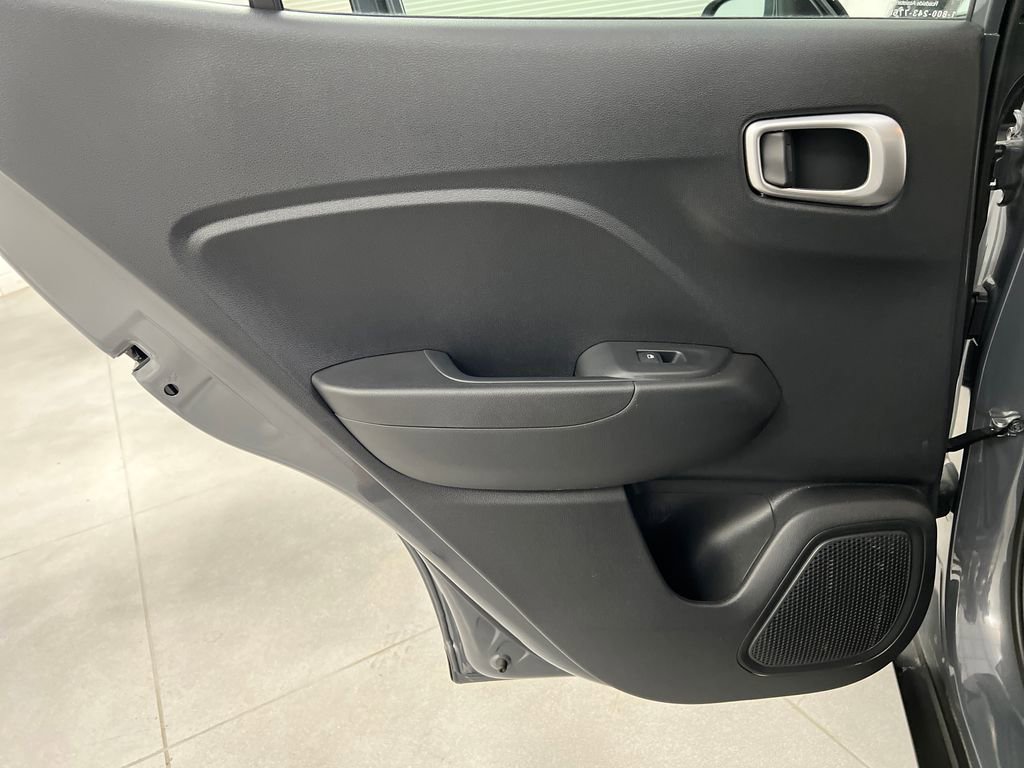 Used 2025 Hyundai Venue SE image 15