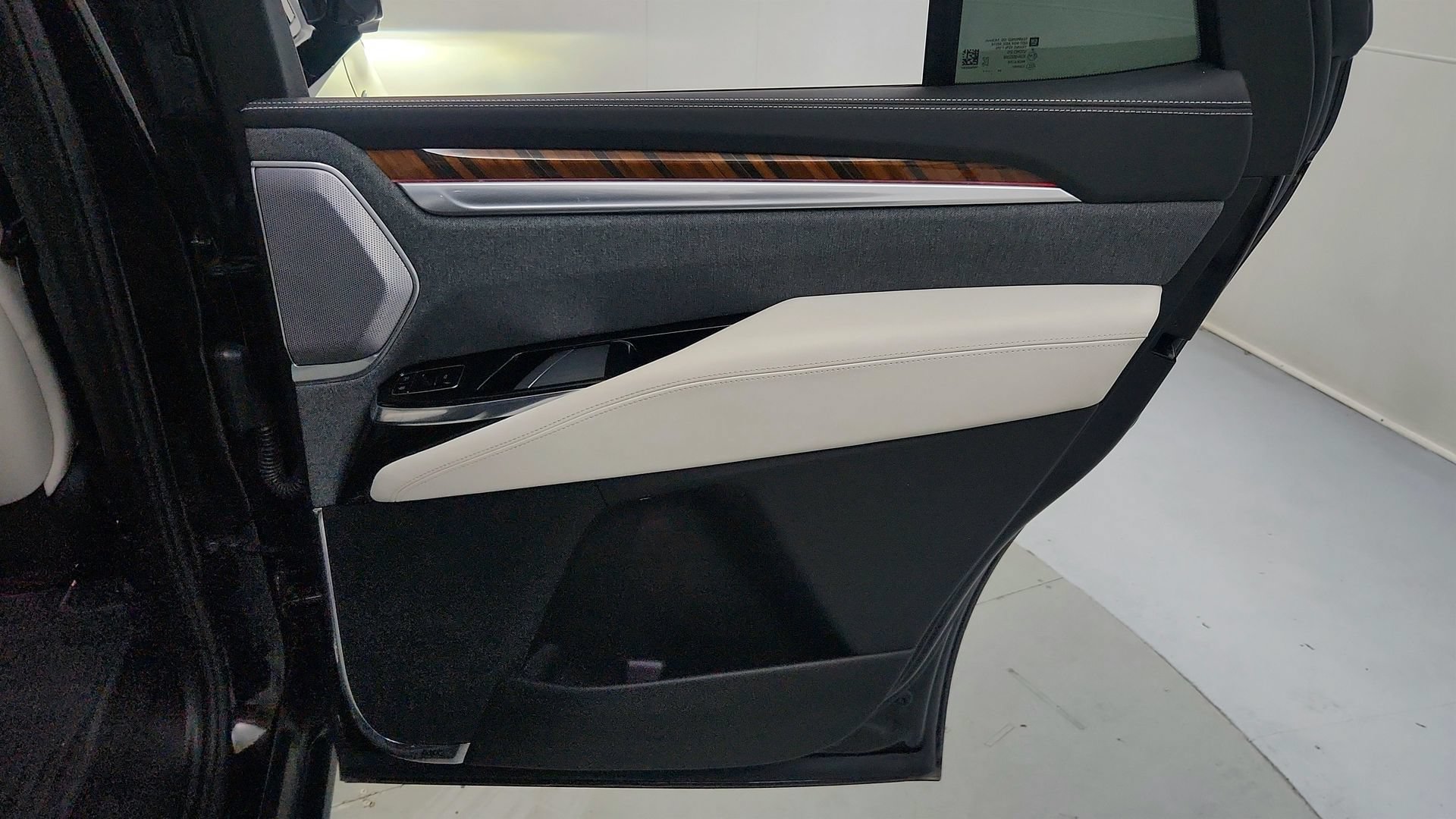 Used 2025 Cadillac Escalade Sport Platinum w/ LPO, Floor Liner Package AWD/4WD image 27