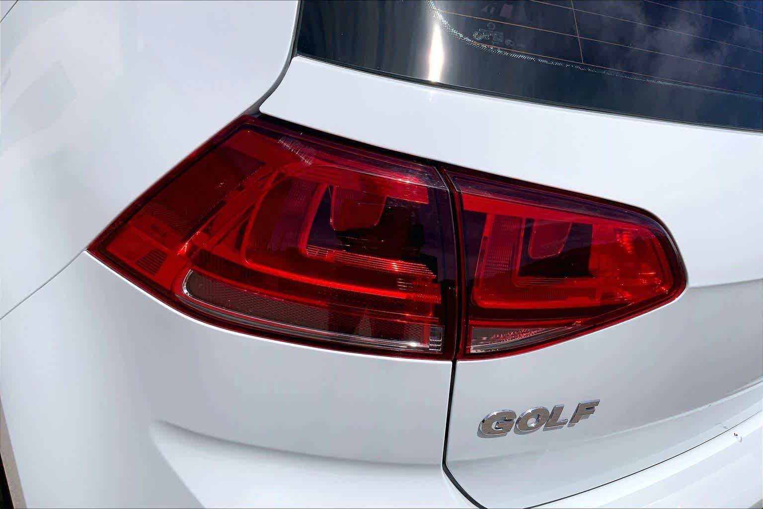 Used 2015 Volkswagen Golf TDI S FWD image 28