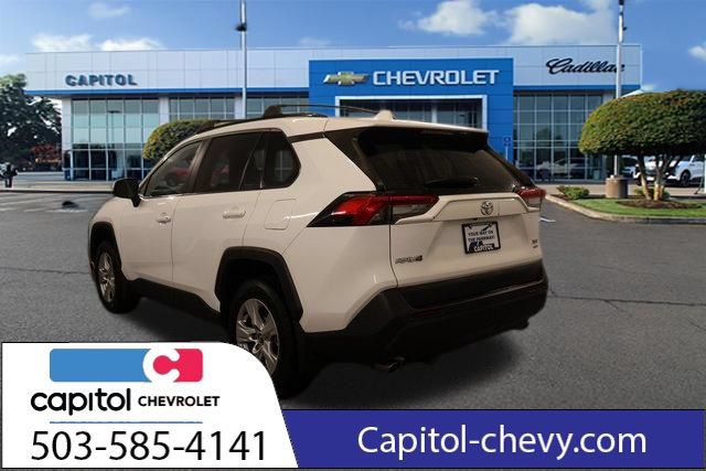 Used 2020 Toyota RAV4 XLE w/ Carpet Mat Package AWD/4WD image 5