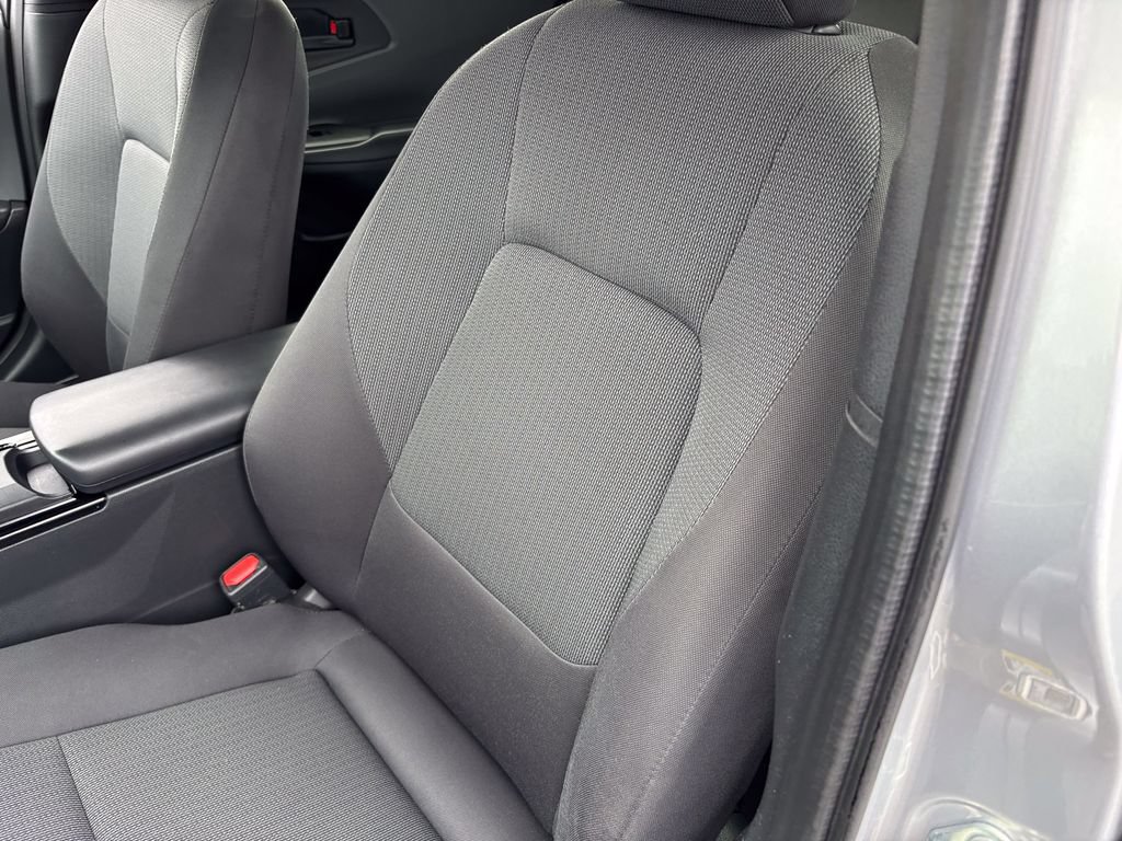 Used 2025 Toyota Prius LE AWD/4WD image 17