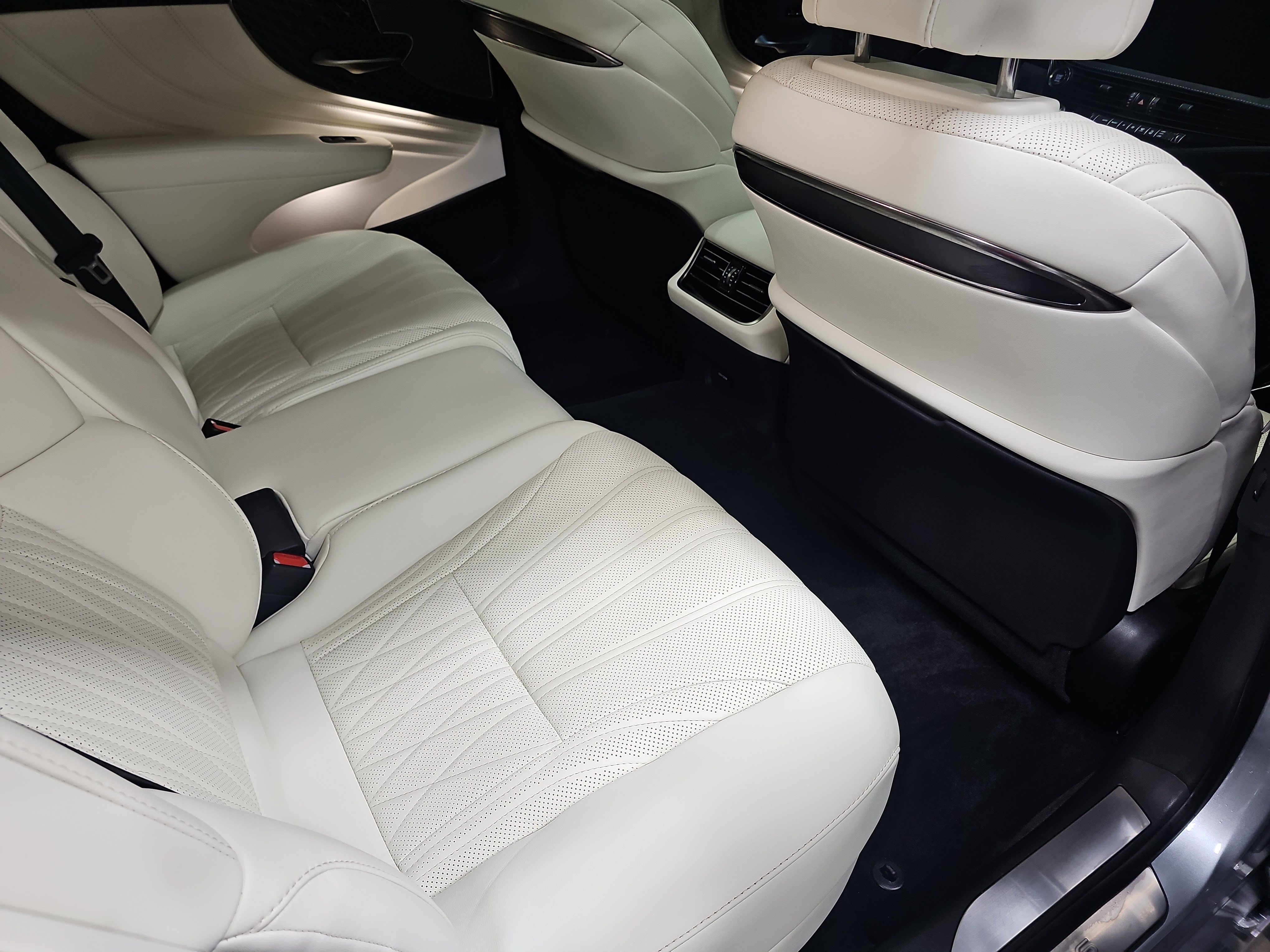 Used 2022 Lexus LS 500 RWD image 11