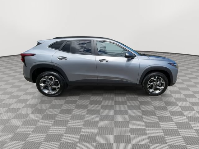 Used 2025 Chevrolet Trax LT FWD image 9