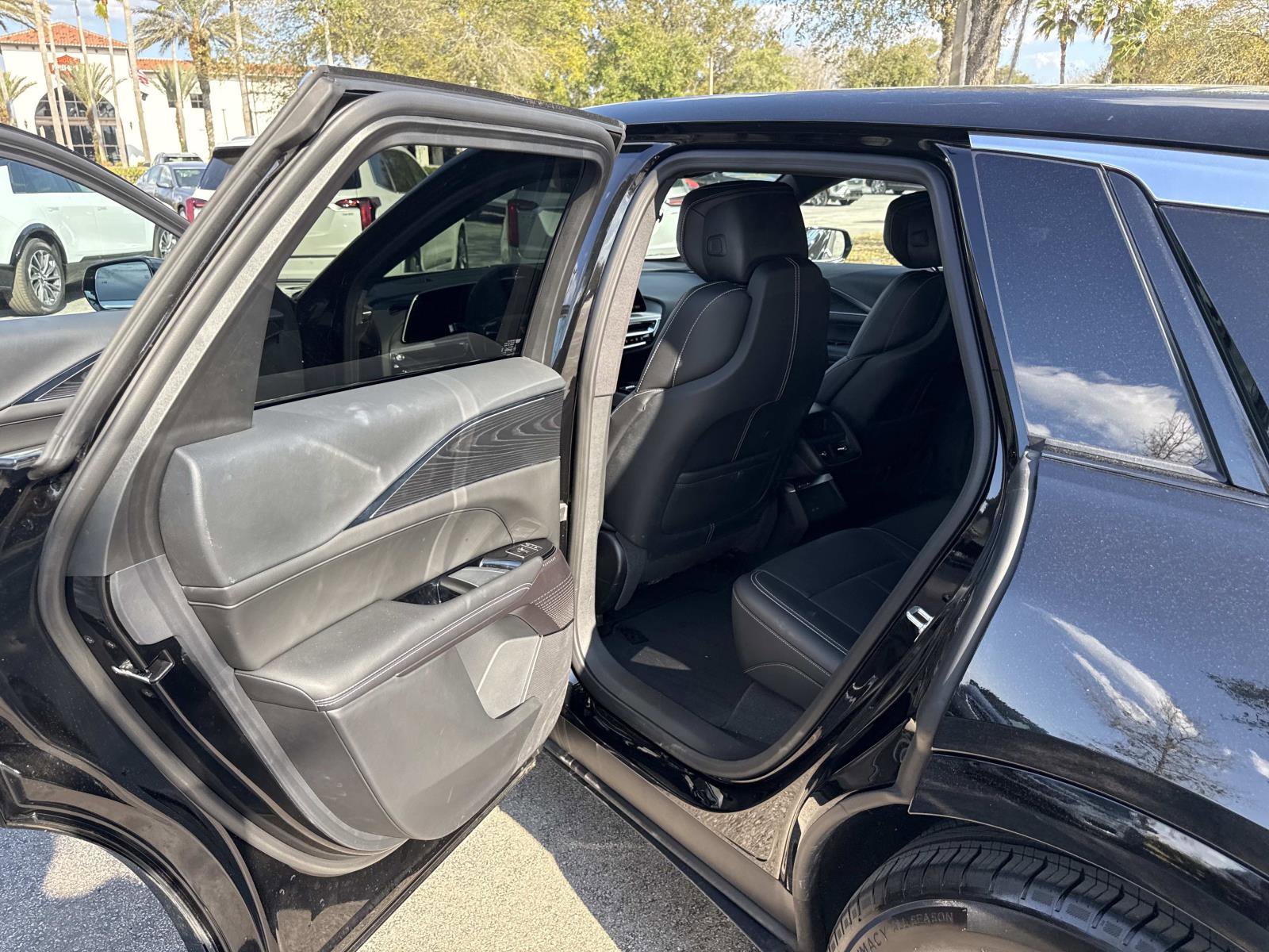 Used 2025 Cadillac Lyriq Luxury image 14