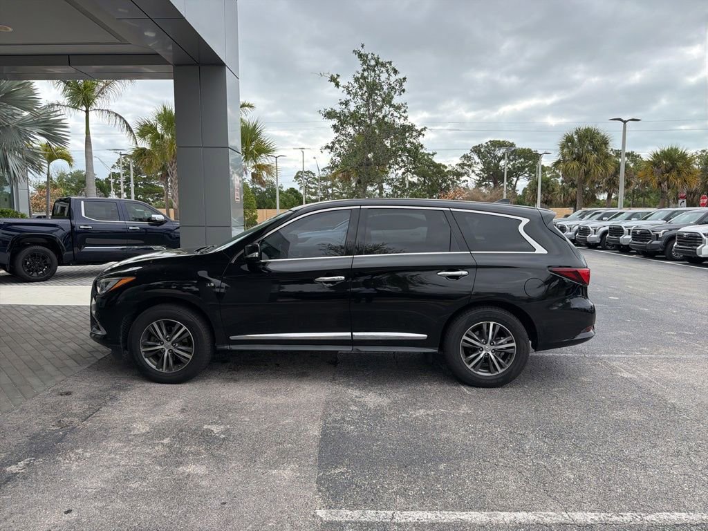 Used 2017 INFINITI QX60 FWD image 2