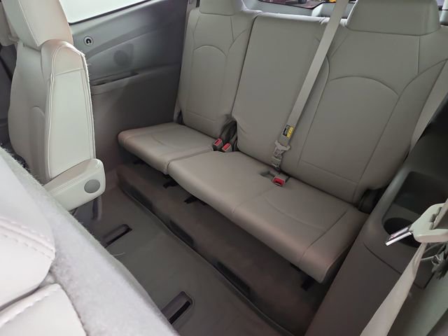 Used 2017 Chevrolet Traverse LT image 35