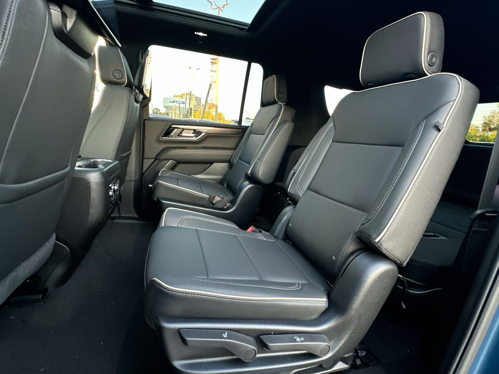 New 2026 GMC Yukon XL Elevation w/ Elevation Premium Package AWD/4WD image 25