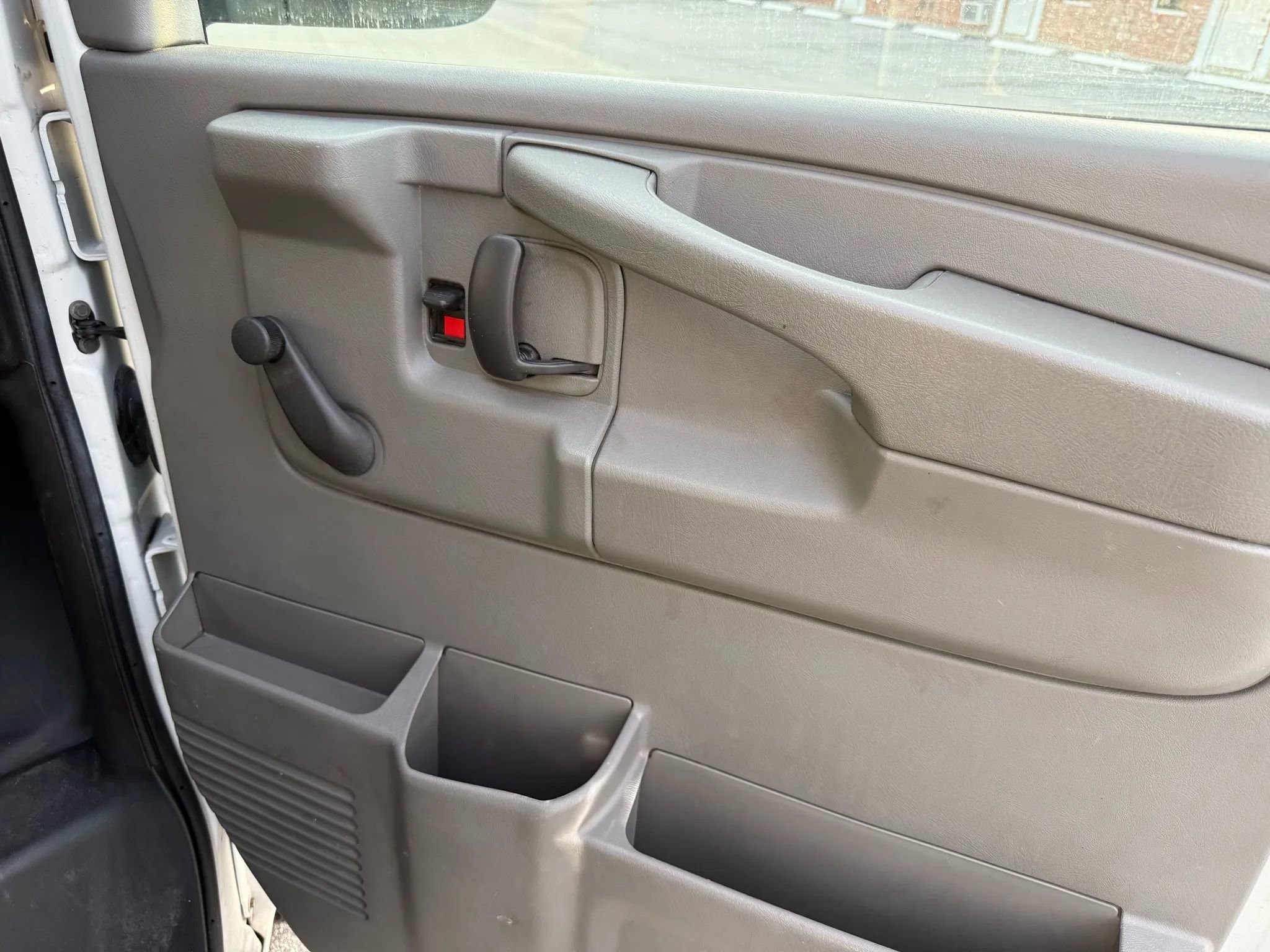 Used 2010 Chevrolet Express 2500 Extended image 24