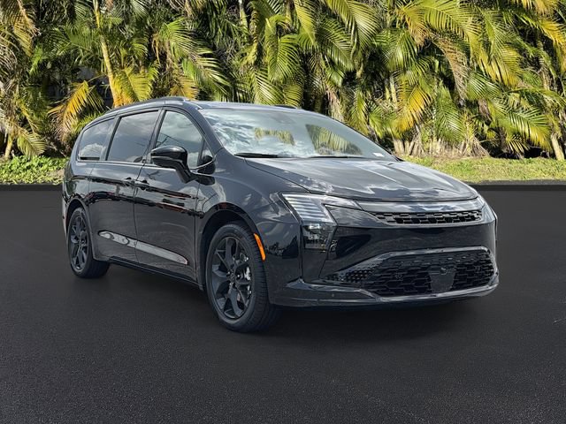 New 2027 Chrysler Pacifica Limited FWD image 2
