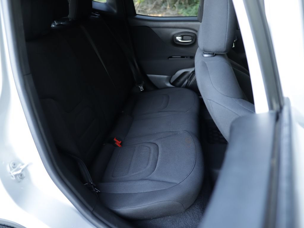 Used 2020 Jeep Renegade Latitude w/ Cold Weather Group AWD/4WD image 27