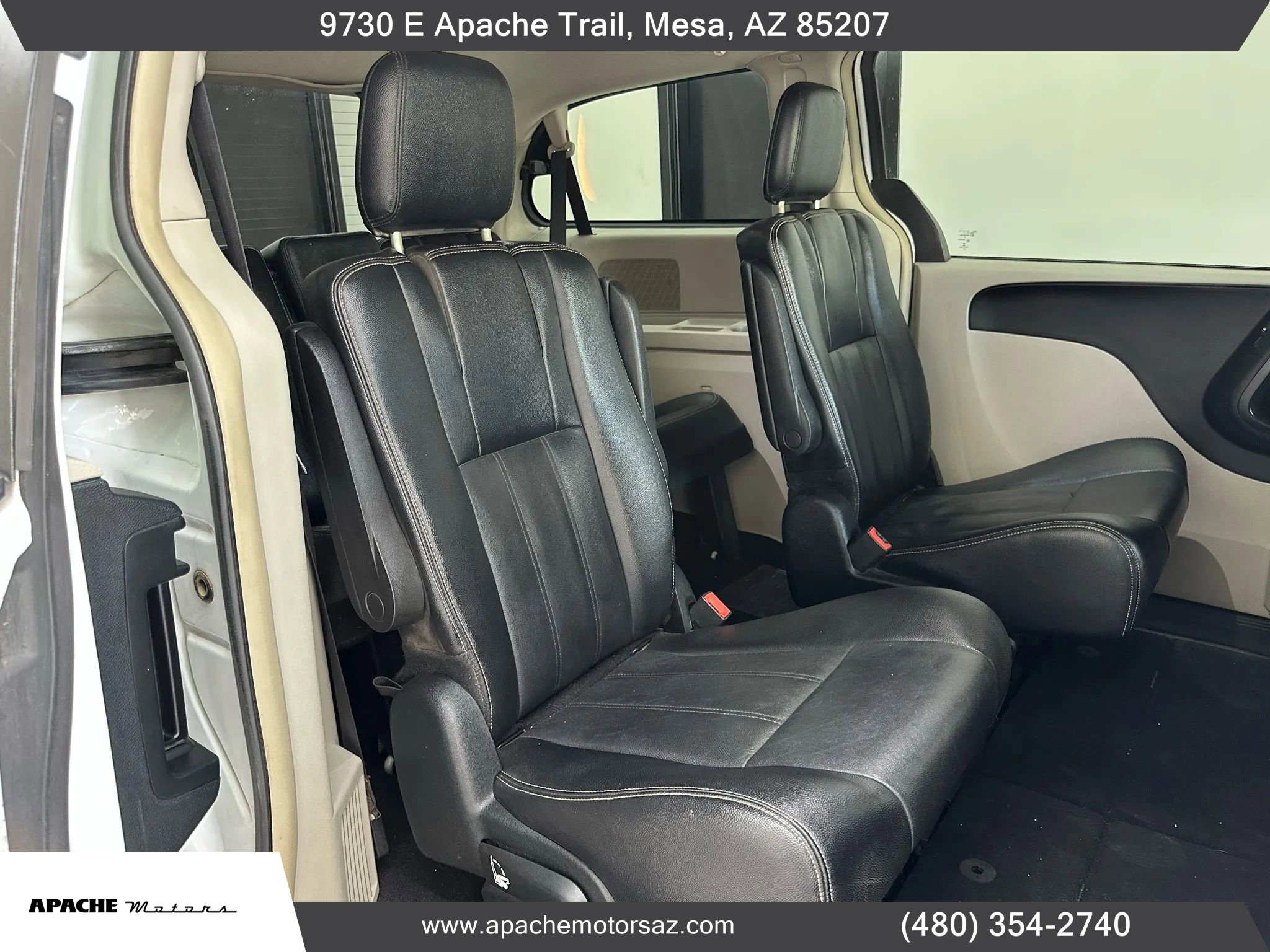 Used 2014 Chrysler Town & Country Touring image 38