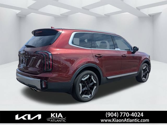 Used 2024 Kia Telluride EX w/ EX Captain's Chair Package FWD image 3