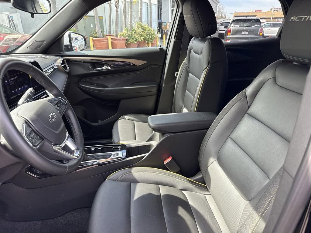 Used 2025 Chevrolet TrailBlazer ACTIV w/ Driver Confidence Package image 17