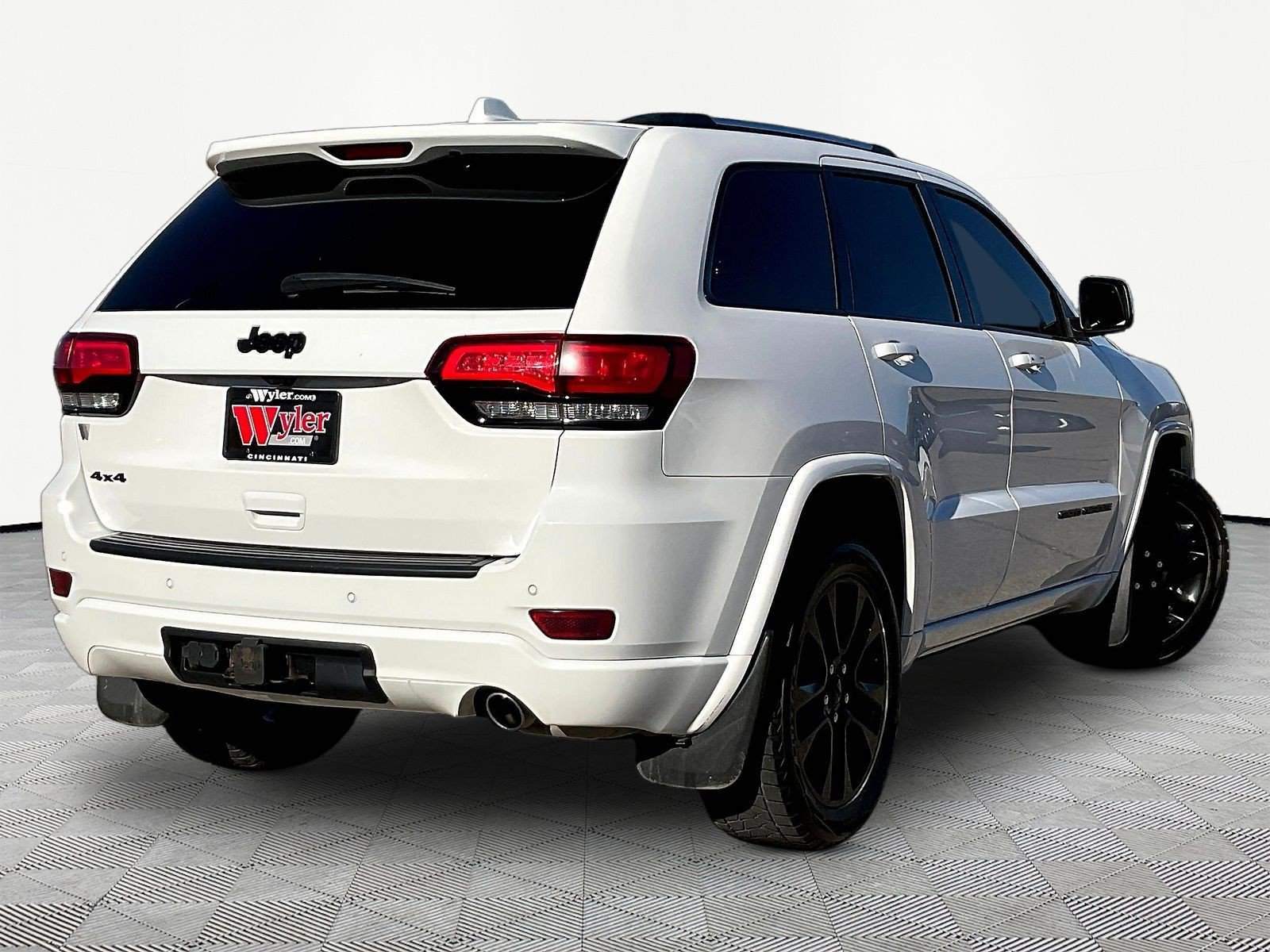 Used 2021 Jeep Grand Cherokee Altitude AWD/4WD image 6