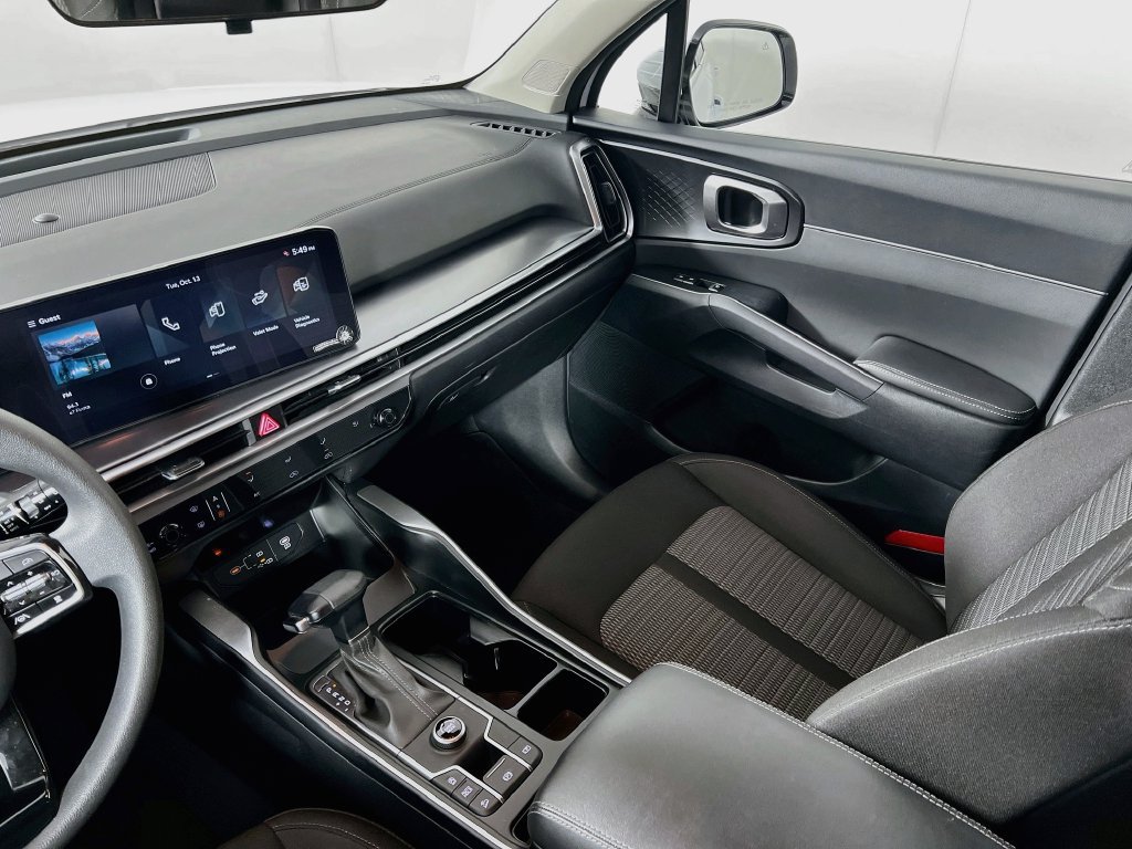 Certified 2025 Kia Sorento LX FWD image 23