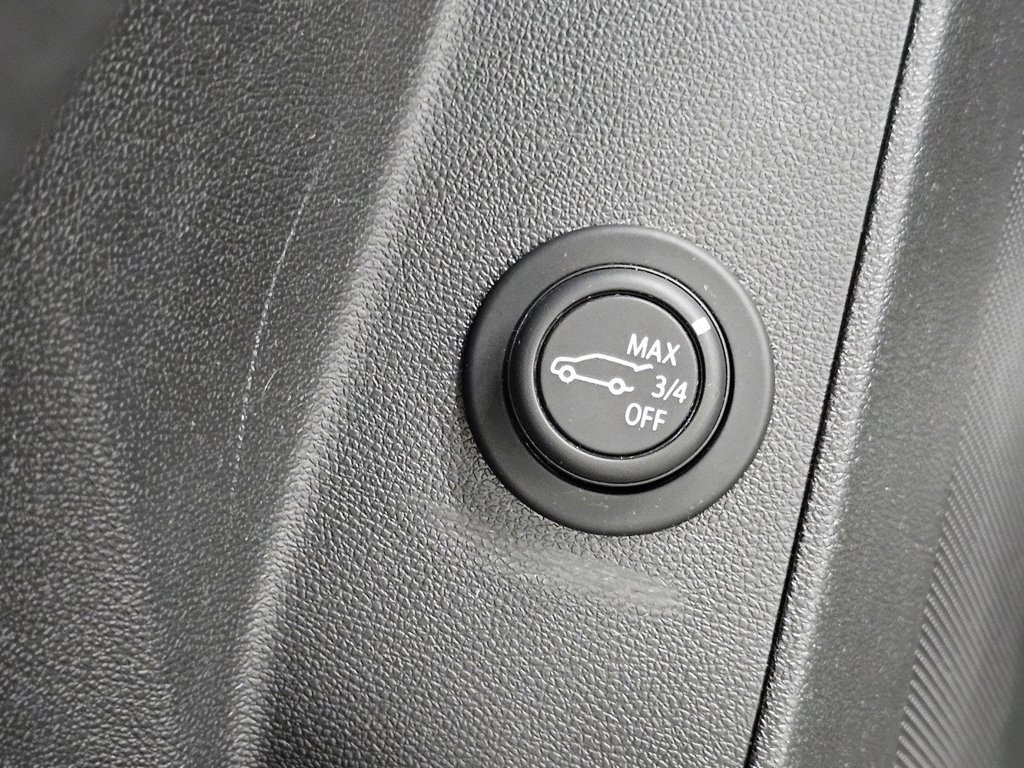 Used 2020 Chevrolet Equinox LT w/ Driver Convenience Package FWD image 32