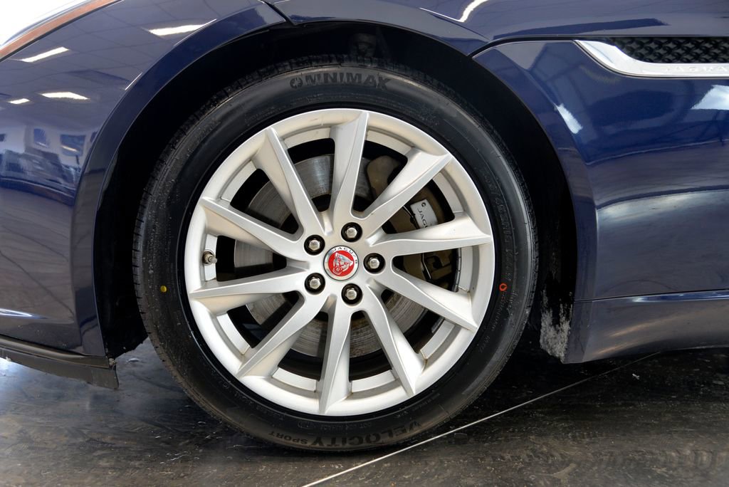 Used 2018 Jaguar F-TYPE Coupe image 10