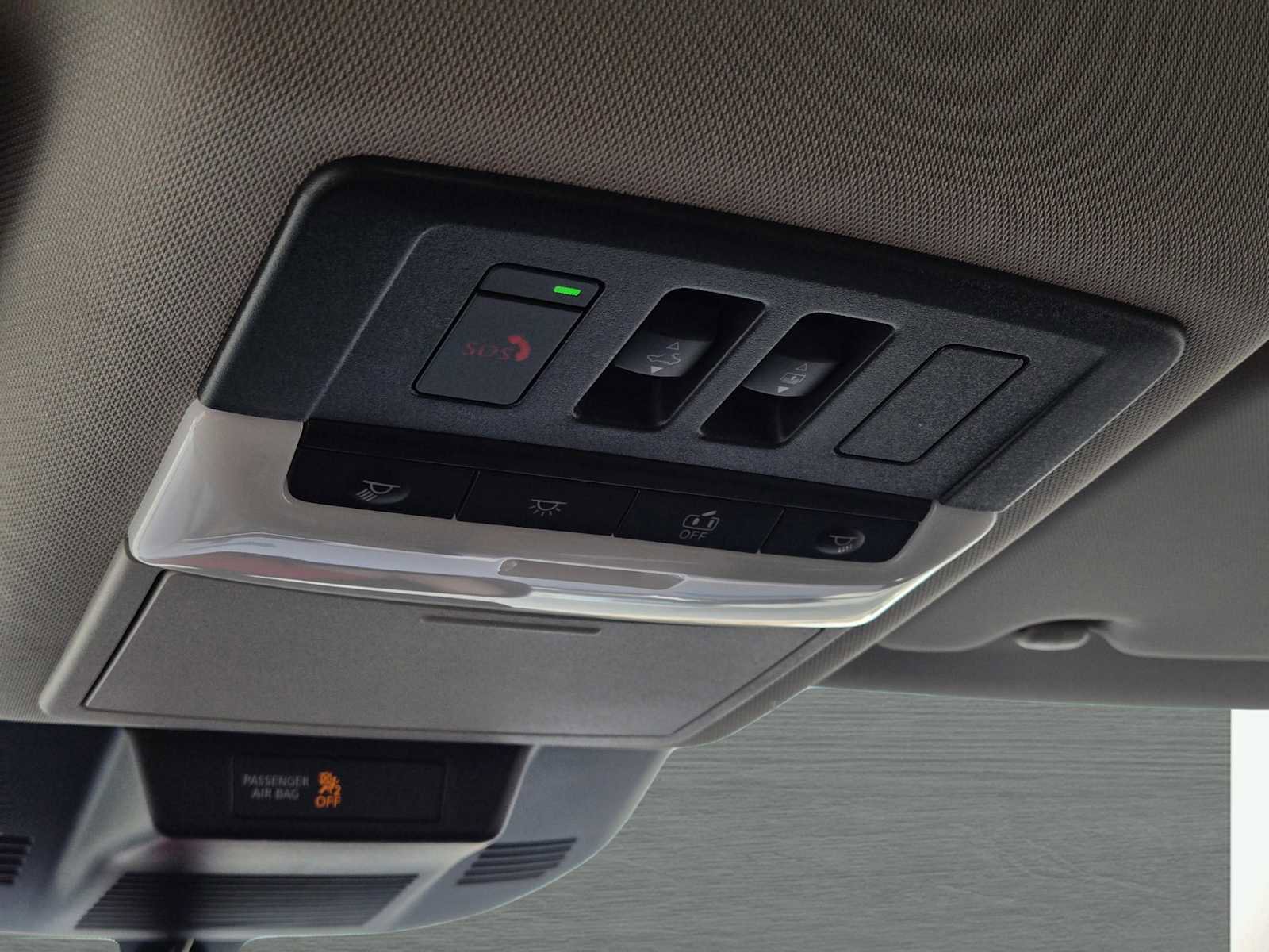 Used 2025 Nissan Rogue Platinum image 28