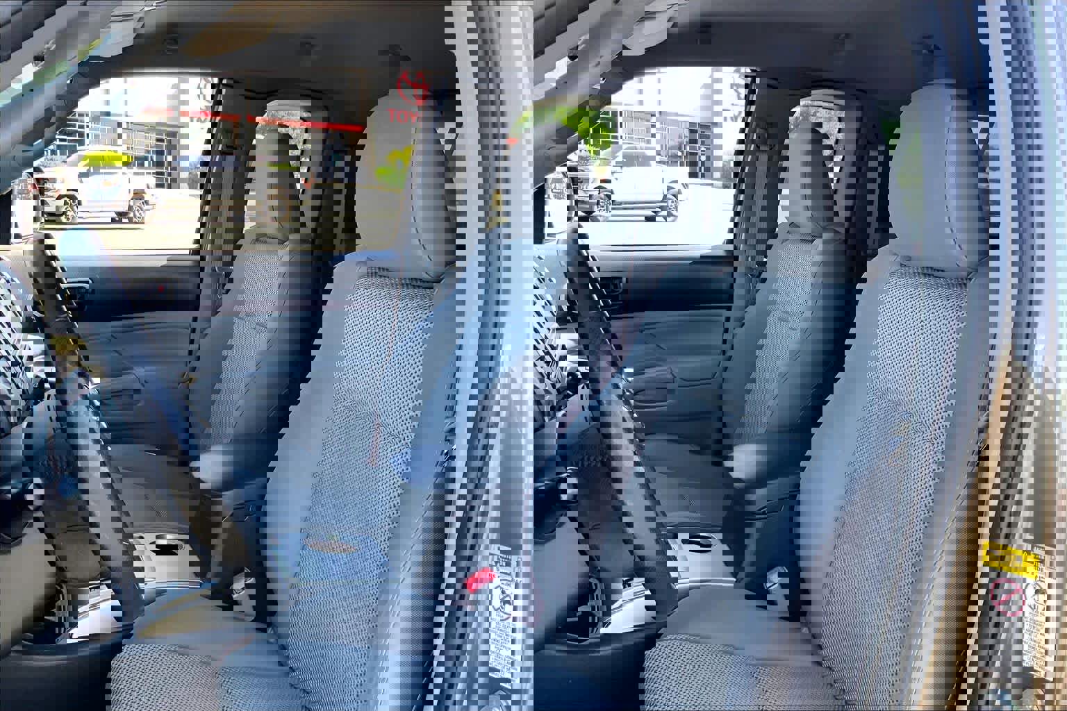 Used 2015 Toyota Tacoma 4x4 Access Cab V6 w/ TRD Off-Road Package image 8