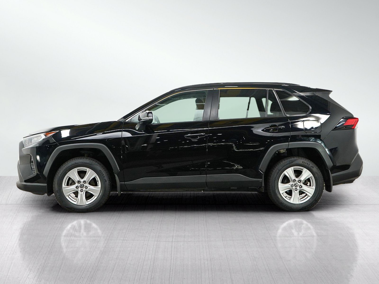 Used 2021 Toyota RAV4 XLE w/ Convenience Package AWD/4WD image 2