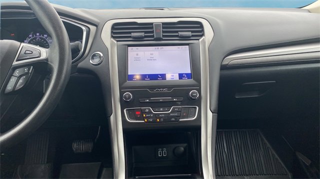Used 2020 Ford Fusion SE image 10