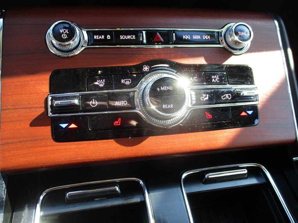 Used 2023 Lincoln Aviator Reserve image 11