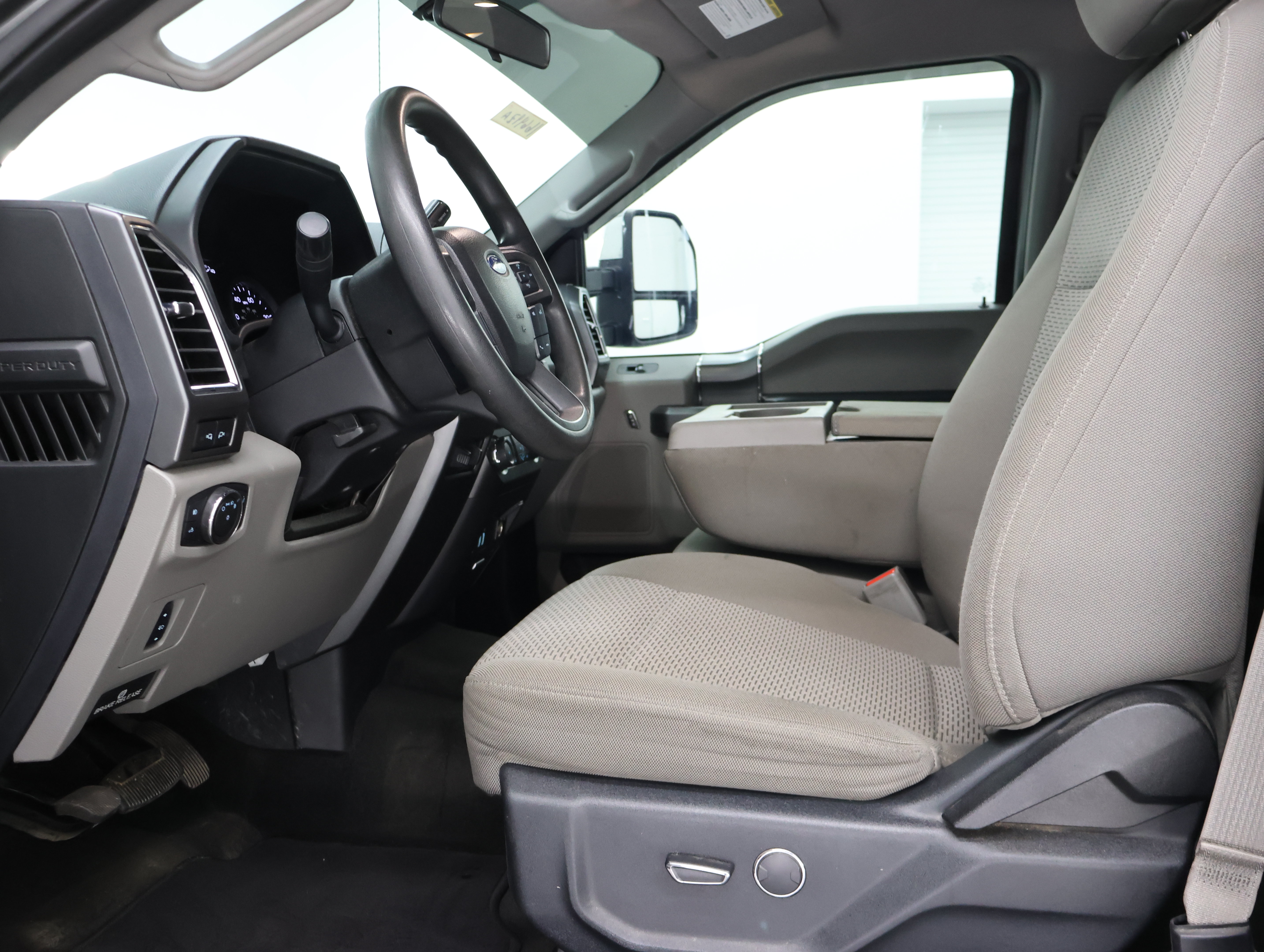 Used 2017 Ford F250 XLT w/ XLT Premium Package AWD/4WD image 8