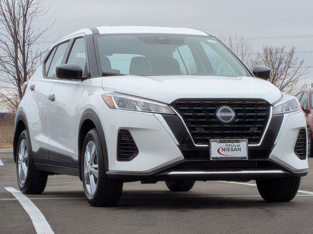 Used 2025 Nissan Kicks Play S FWD image 3