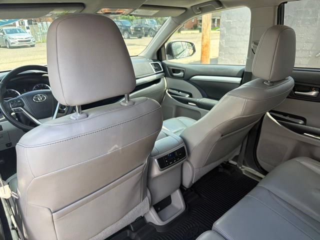 Used 2015 Toyota Highlander XLE AWD/4WD image 18