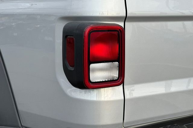 Certified 2022 Jeep Gladiator Sport image 25