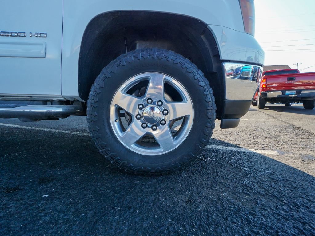 Used 2011 GMC Sierra 3500 SLE w/ SLE Preferred Package image 10