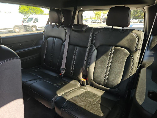 Used 2025 Jeep Wagoneer L Series II w/ 8-pass Seating Package AWD/4WD image 9