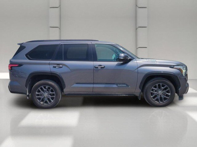 Used 2023 Toyota Sequoia Platinum AWD/4WD image 4