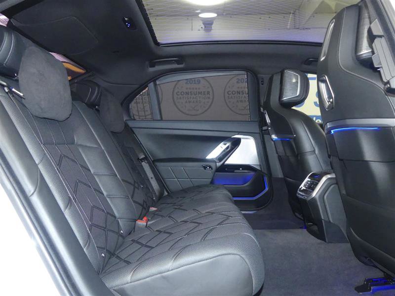 Used 2024 BMW i7 xDrive60 w/ Premium Package image 29