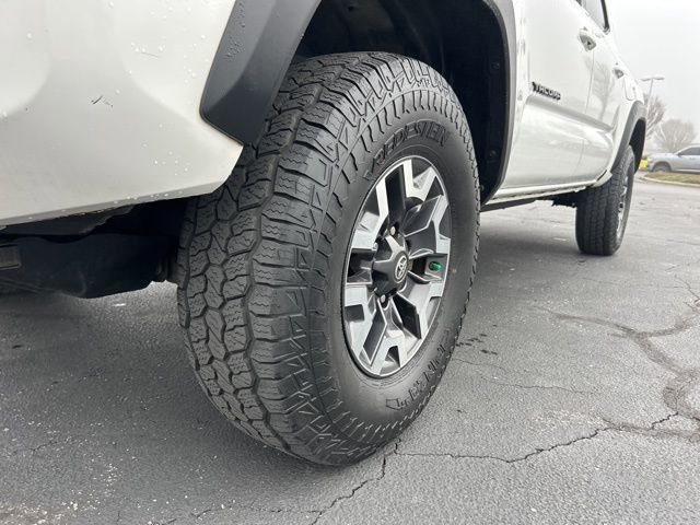 Used 2019 Toyota Tacoma TRD Off-Road w/ Technology Package image 13